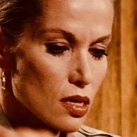 Alexandra Delli Colli Nua