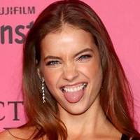 Barbara Palvin Nua