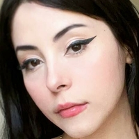 Caroline Favorino Nua