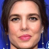 Charlotte Casiraghi Nua