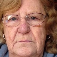 Donna Desmond Nua