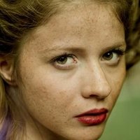 Ecem Uzun Nua