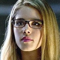Emily Bett Rickards Nua