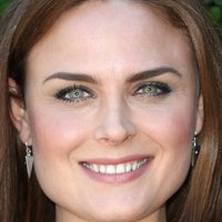 Emily Deschanel Nua