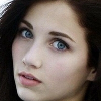 Emily Rudd Nua