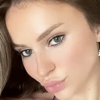 Julia Reinert Nua