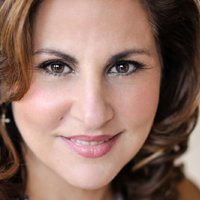 Kathy Najimy Nua