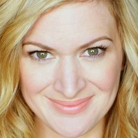 Kelly Hutchinson Nua