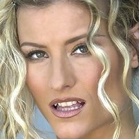Kerri Kendall Nua