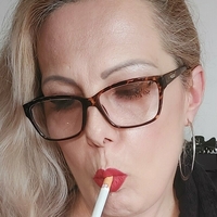 lady.smoker.queen Nua