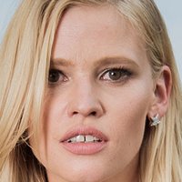 Lara Stone Nua