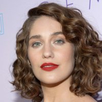 Lola Kirke Nua