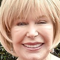 Loretta Swit Nua