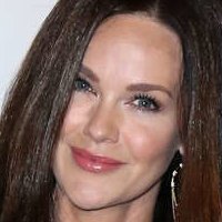 Lydia Hull Nua