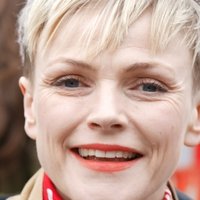 Maxine Peake Nua