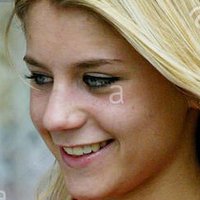 Melanie Slade Nua