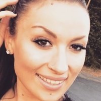 Mia Gucek Nua