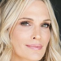 Molly Sims Nua