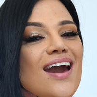 Mona Azar Nua