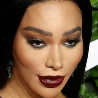Munroe Bergdorf Nua