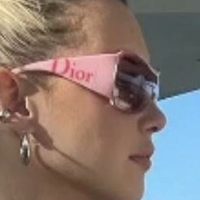 Sarahfuckingsnyder Nua
