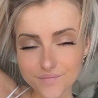 Stefanie Sutton Nua