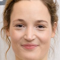Vicky Krieps Nua