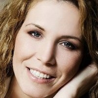 Viktoria Gyulai Nua